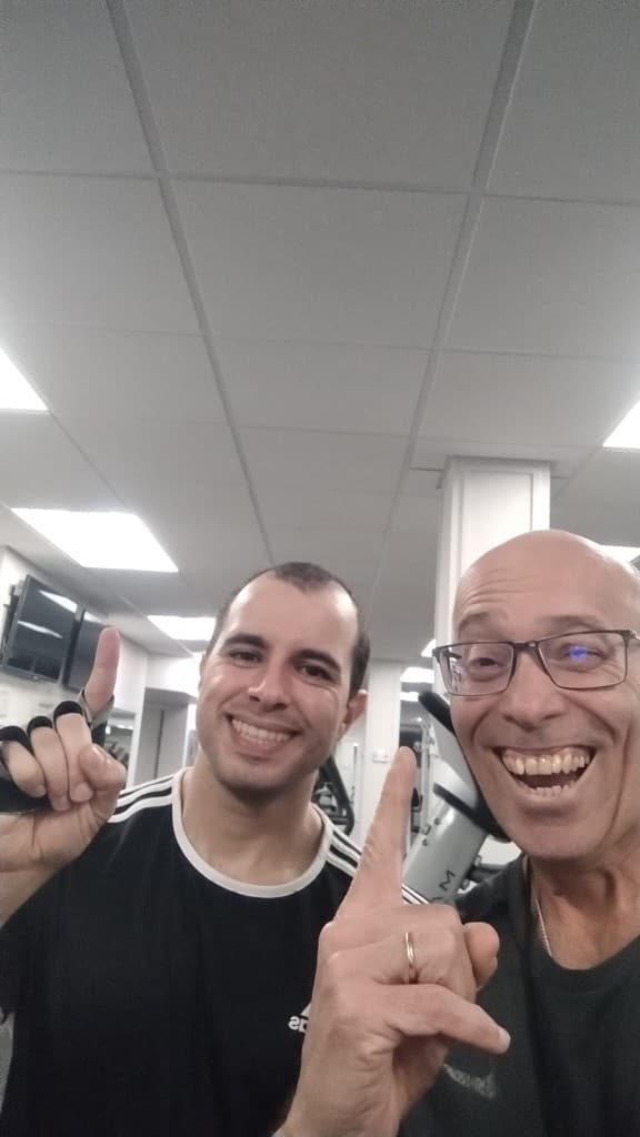 Gabriel treinando com Michel na academia