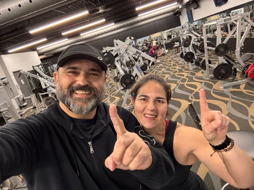 Vitor e Sabrina na academia